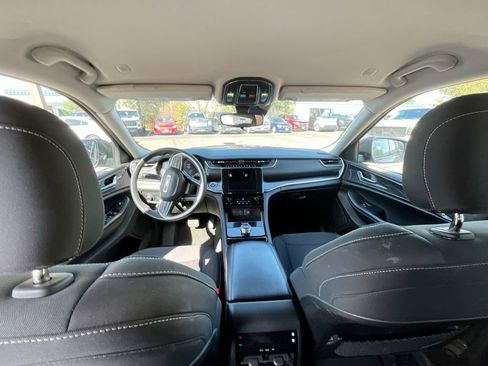 Used 2023 Jeep Grand Cherokee L Laredo image 33