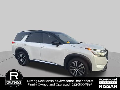 Used 2025 Nissan Pathfinder Platinum w/ Cargo Package AWD/4WD image 9