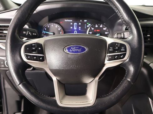 Used 2022 Ford Explorer XLT w/ Equipment Group 202A RWD image 3