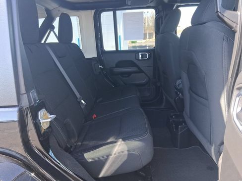 Used 2021 Jeep Wrangler Unlimited Sahara AWD/4WD image 18