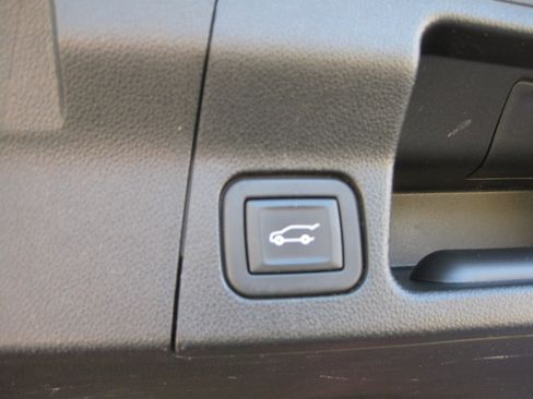 Used 2020 GMC Acadia SLE w/ Driver Convenience Package FWD image 33
