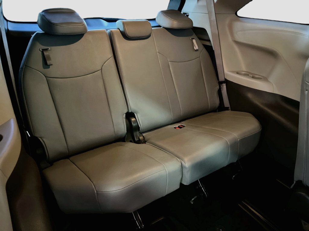 Used 2023 Toyota Sienna XLE AWD/4WD image 28