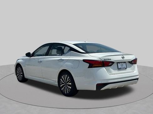 Used 2025 Nissan Altima 2.5 SV FWD image 5