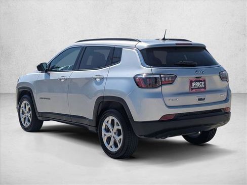 Used 2024 Jeep Compass Latitude AWD/4WD image 8