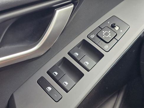 New 2025 Kia Niro LX FWD image 12