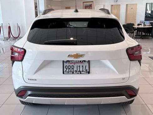 Used 2025 Chevrolet Trax LT FWD image 6