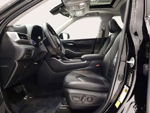 Used 2023 Toyota Highlander XLE image 13