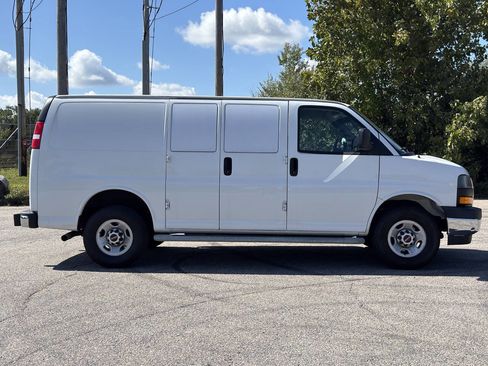 Used 2020 GMC Savana 2500 w/ Driver Convenience Package image 6