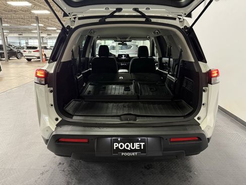 Used 2024 Nissan Pathfinder SV image 20