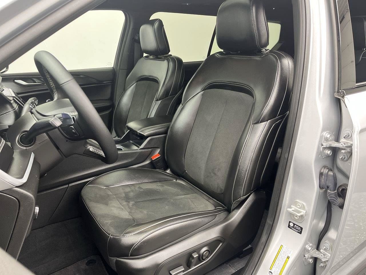 Used 2025 Jeep Grand Cherokee L Altitude AWD/4WD image 11