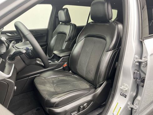 Used 2025 Jeep Grand Cherokee L Altitude AWD/4WD image 11