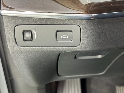 Used 2016 Volvo XC90 T6 Momentum w/ Momentum Plus Package image 17