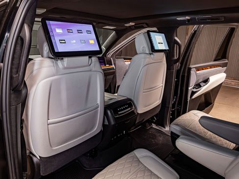 Used 2025 Cadillac Escalade Sport Platinum image 22