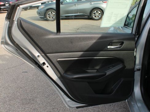 Used 2022 Nissan Altima 2.5 S FWD image 17