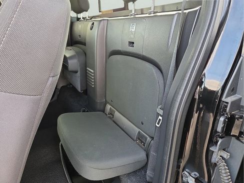 Used 2025 Nissan Frontier SV RWD image 9