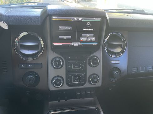 Used 2015 Ford F250 Lariat w/ Lariat Interior Package AWD/4WD image 14