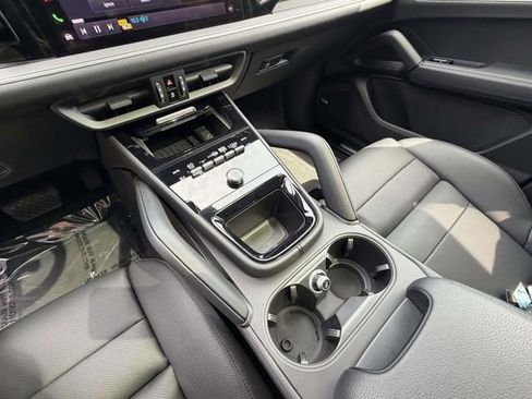 Certified 2026 Porsche Cayenne AWD/4WD image 22
