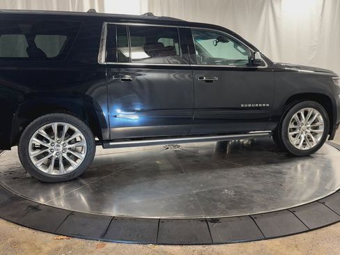 Used 2019 Chevrolet Suburban Premier w/ Premier Plus Edition image 2