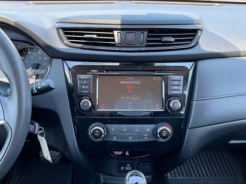 Used 2020 Nissan Rogue S FWD image 7