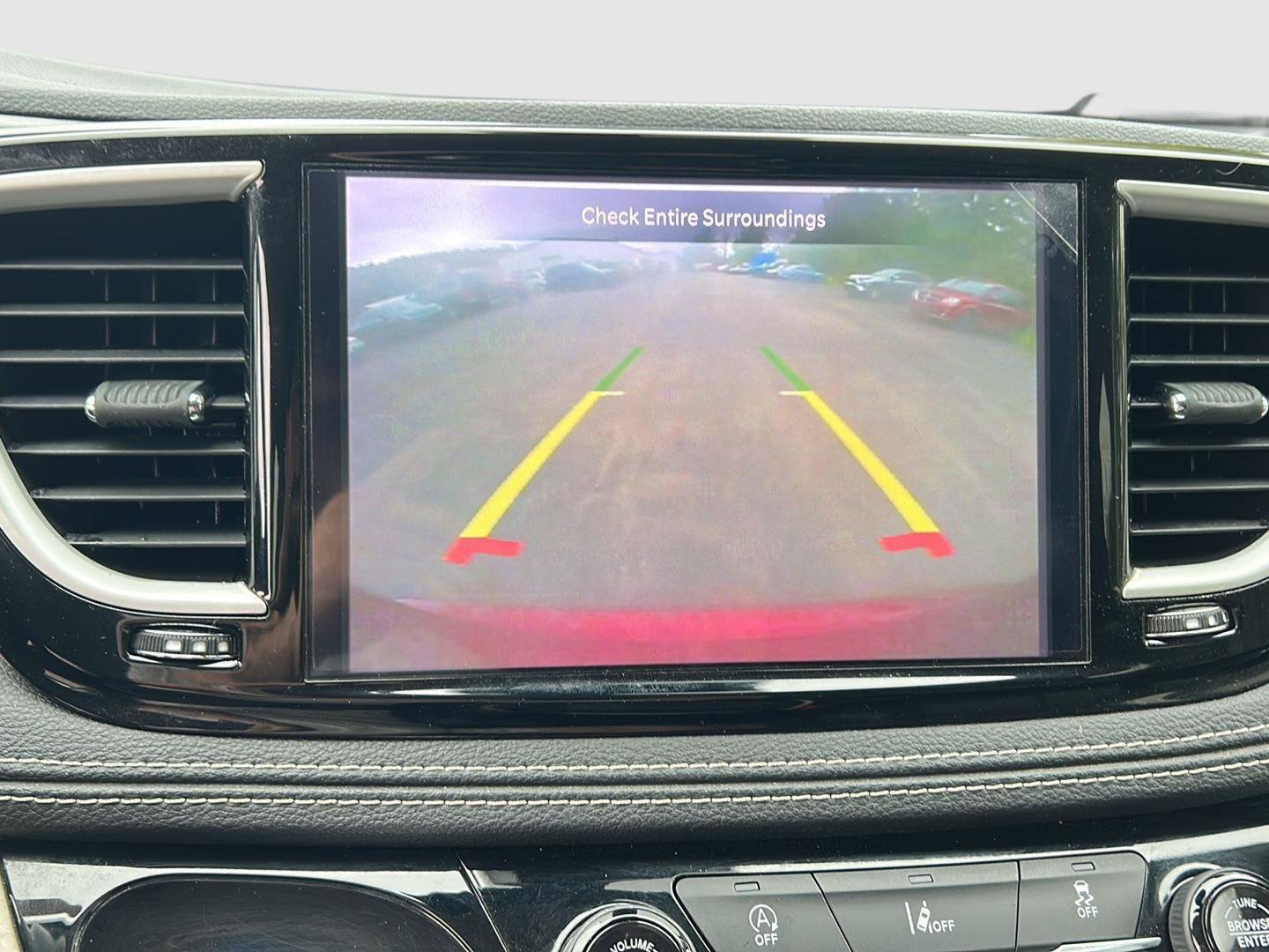 Used 2022 Chrysler Pacifica Touring-L FWD image 16