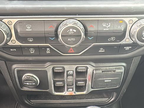 Certified 2020 Jeep Gladiator Overland image 19