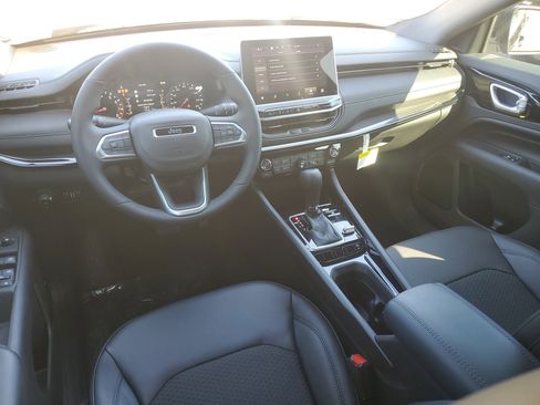 New 2026 Jeep Compass Latitude image 7