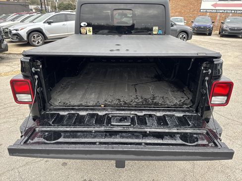 Used 2022 Jeep Gladiator Willys image 27