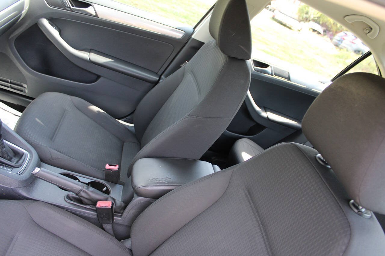 Used 2016 Volkswagen Jetta SE FWD image 18