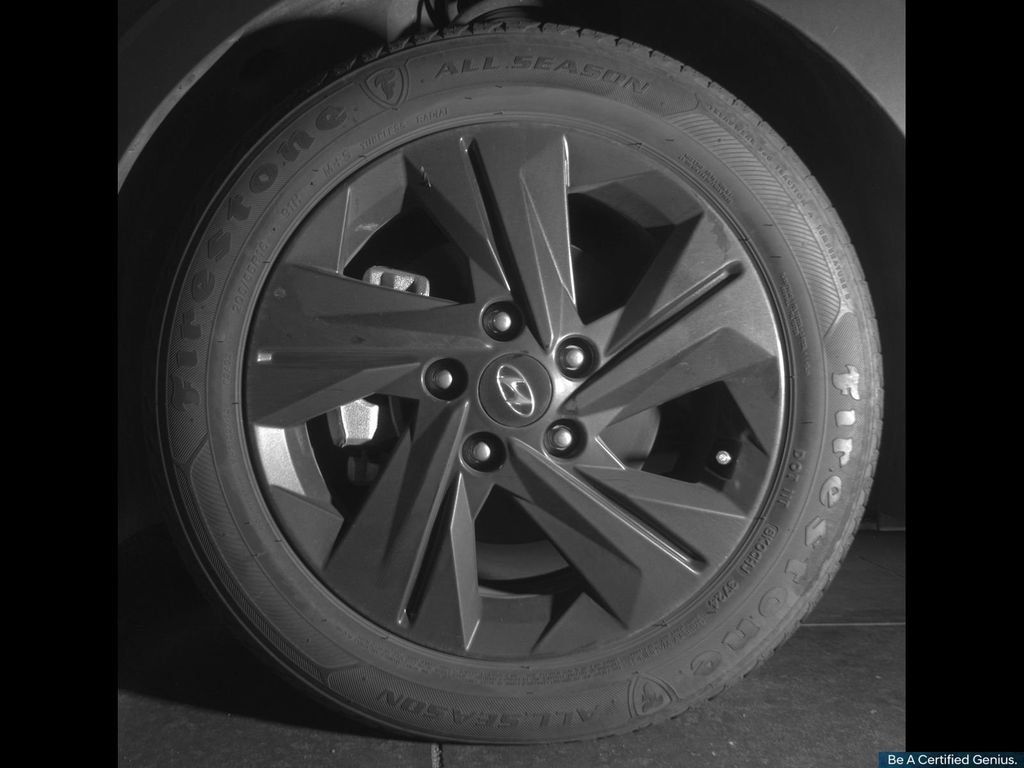 Certified 2023 Hyundai Elantra Blue FWD image 12