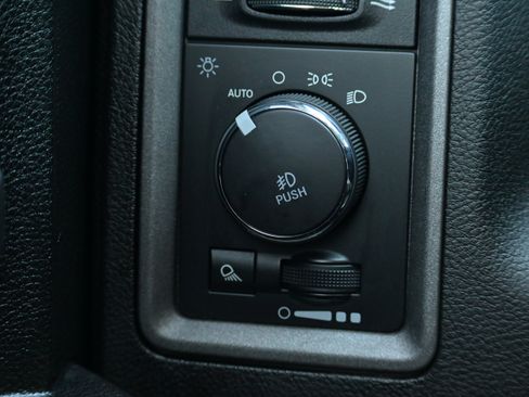 Used 2019 RAM 1500 Express image 22