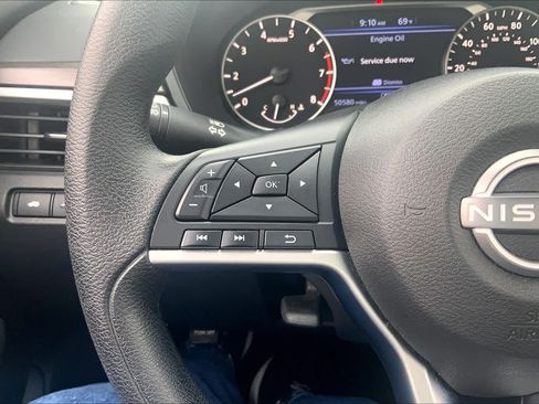 Used 2024 Nissan Altima 2.5 SV FWD image 24