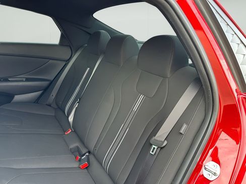 Used 2025 Hyundai Elantra Sport image 27