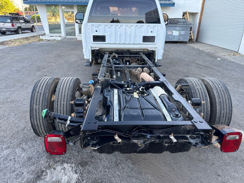 Used 2017 Ford F550 2WD Regular Cab Super Duty image 23