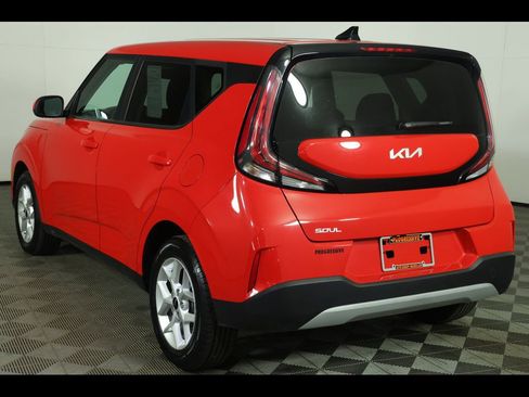 Used 2025 Kia Soul LX w/ LX Technology Package image 13