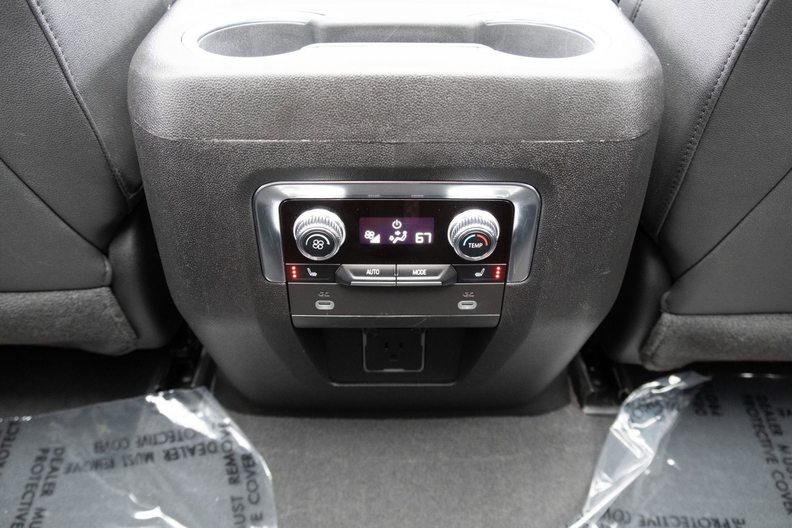 Used 2023 GMC Yukon AT4 w/ AT4 Premium Plus Package AWD/4WD image 17