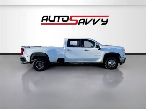 Used 2023 Chevrolet Silverado 3500 LTZ w/ LTZ Convenience Package image 8