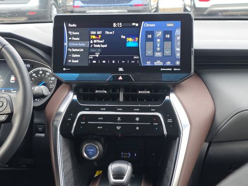 Used 2021 Toyota Venza Limited image 3