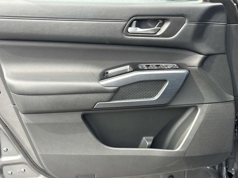 Used 2025 Nissan Pathfinder SL w/ SL Premium Package AWD/4WD image 23