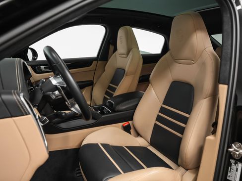 Certified 2023 Porsche Cayenne GTS AWD/4WD image 59