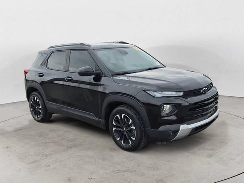 Used 2021 Chevrolet TrailBlazer LT w/ Convenience Package FWD image 3