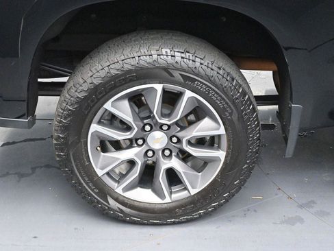 Used 2022 Chevrolet Silverado 1500 LT AWD/4WD image 35