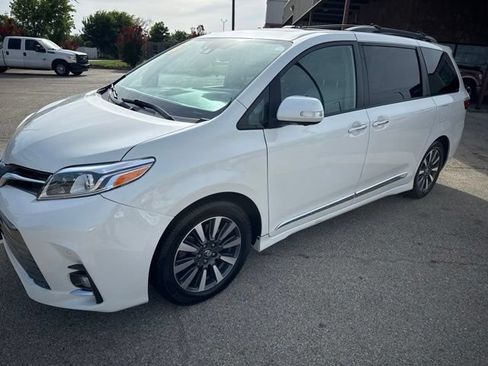 Used 2019 Toyota Sienna Limited Premium FWD image 1