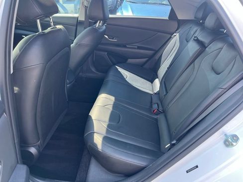Used 2021 Hyundai Elantra Limited FWD image 16