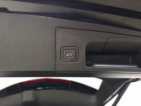 Certified 2025 Cadillac XT5 Premium Luxury w/ LPO, Floor Liner Package image 9