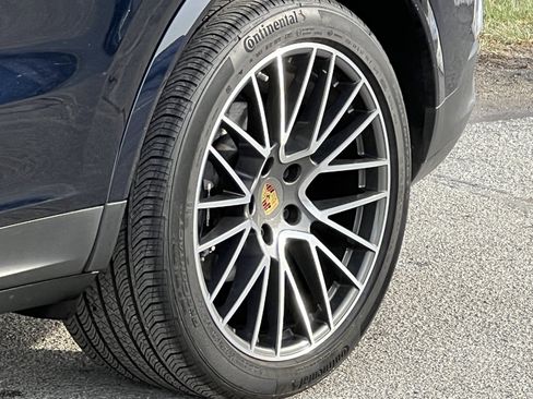 Certified 2022 Porsche Cayenne Coupe image 11
