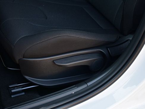 New 2025 Hyundai Elantra SE image 15