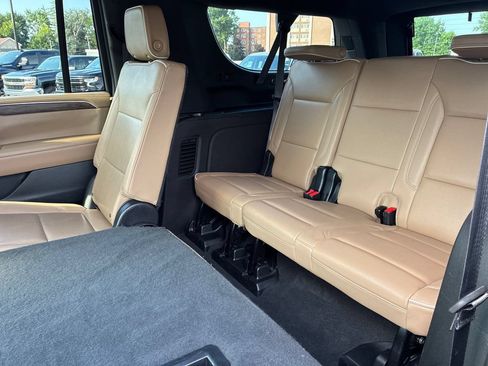 Used 2024 Chevrolet Suburban Premier AWD/4WD image 19