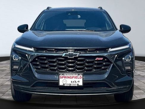 Used 2024 Chevrolet Trax RS w/ Driver Confidence Package image 2