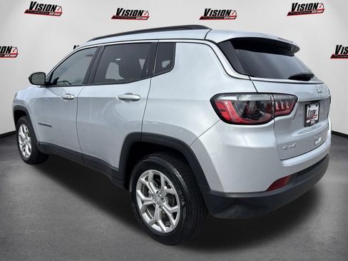 Used 2024 Jeep Compass Latitude AWD/4WD image 8