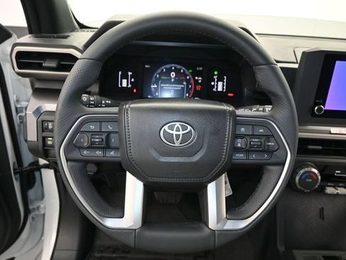 New 2026 Toyota 4Runner SR5 AWD/4WD image 5